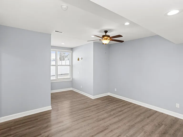 239 E Bledsoe St — Photo 23