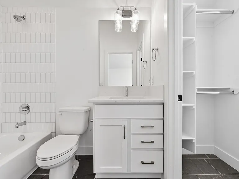 East Bedroom's Bathroom