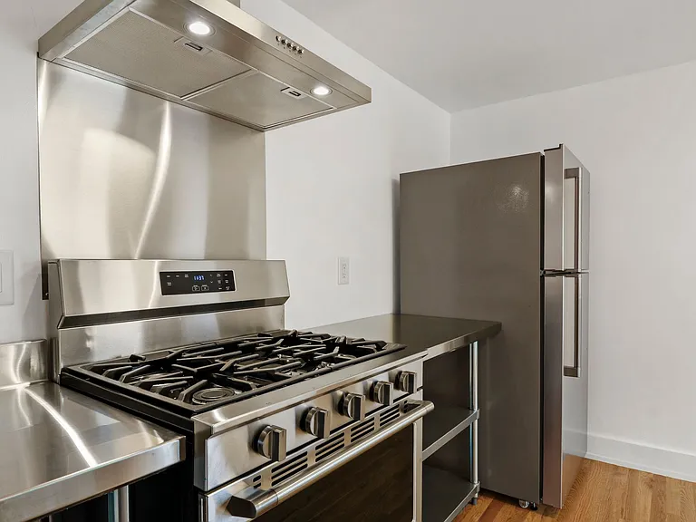 2710 Union St #1 — Photo 16