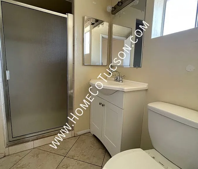222 E 4th St — Photo 14