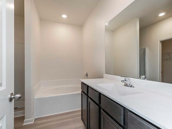5th image of 300 Eastwood Flats Dr