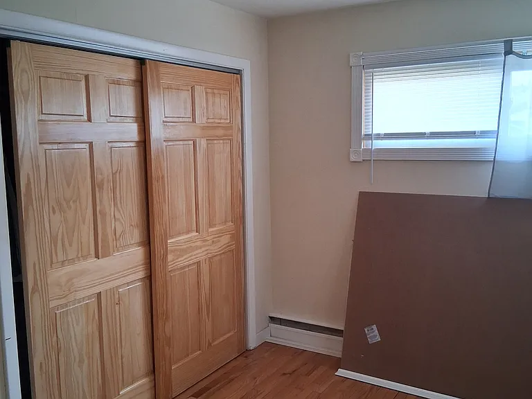 1906 N Webster Ave — Photo 13
