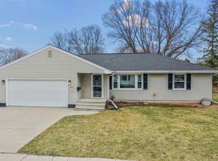 1413 Coral Ct, Green Bay, WI 54304
