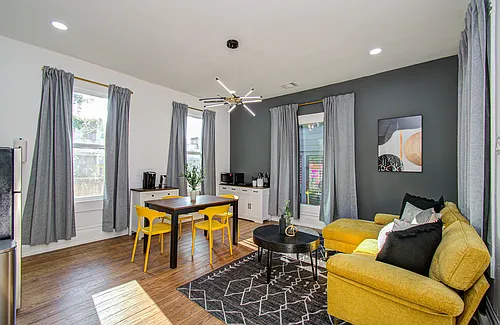 1811 Washington Ave Photo 1