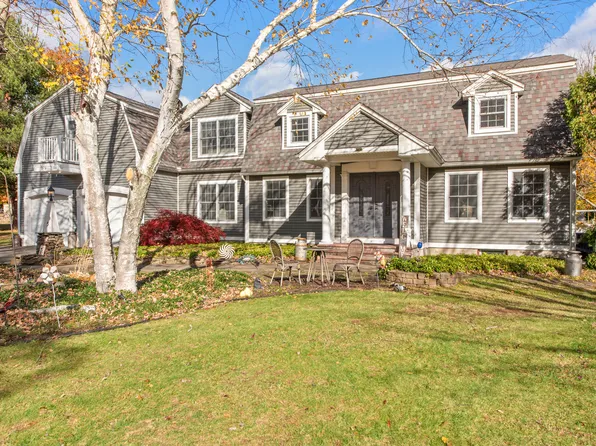 5 Race Track Hollow, Middlefield, CT 06455