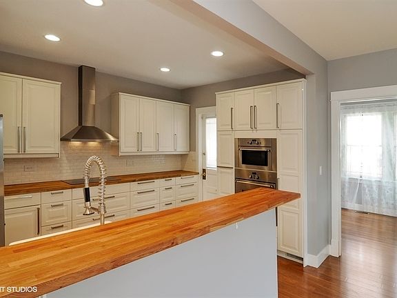 3rd image of 3809 N Avers Ave
