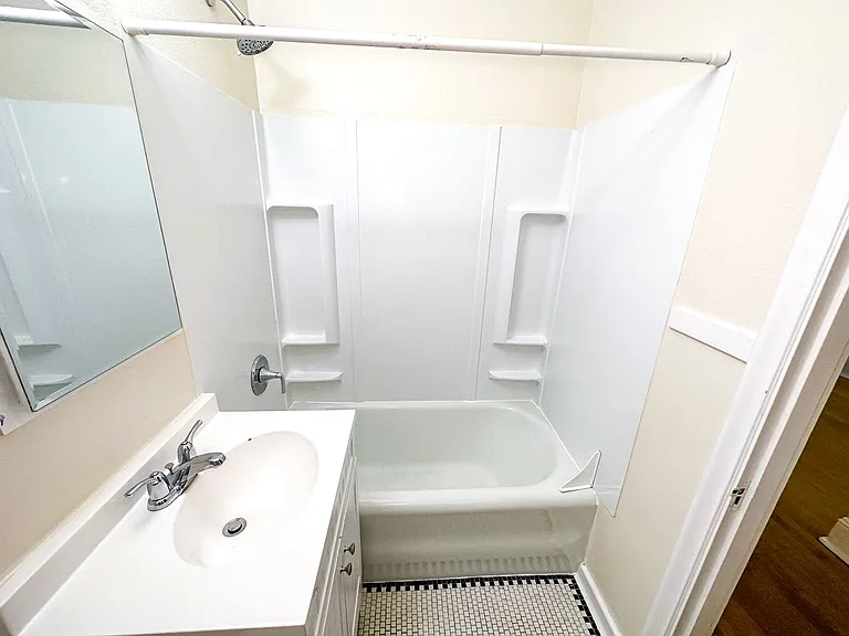 Embassy Apartments — Photo 15