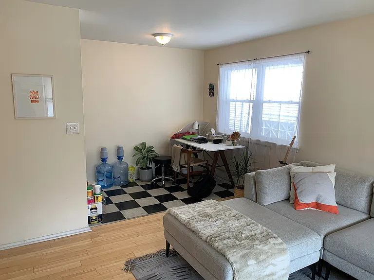 1004 E Pleasant St — Photo 3