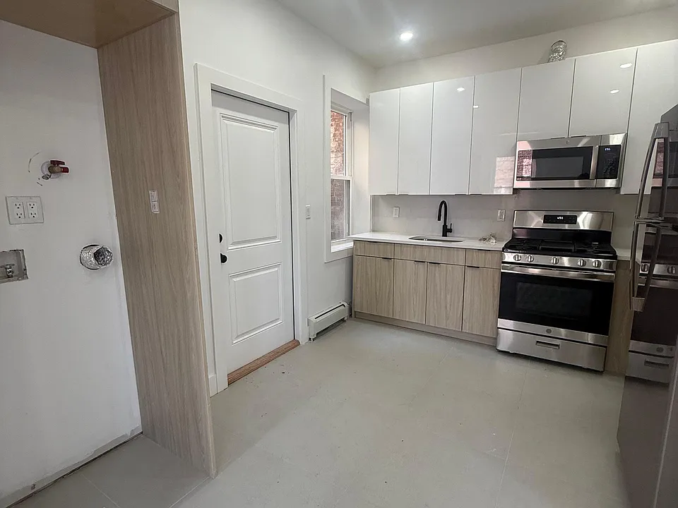 100 Ingraham Pl #1R