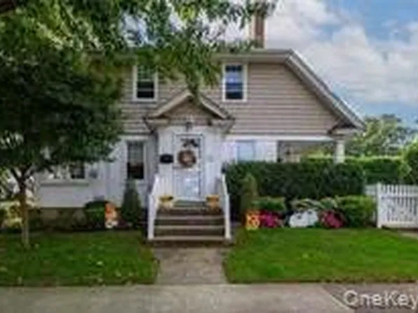 239 Bryant Avenue, Floral Park, NY 11001