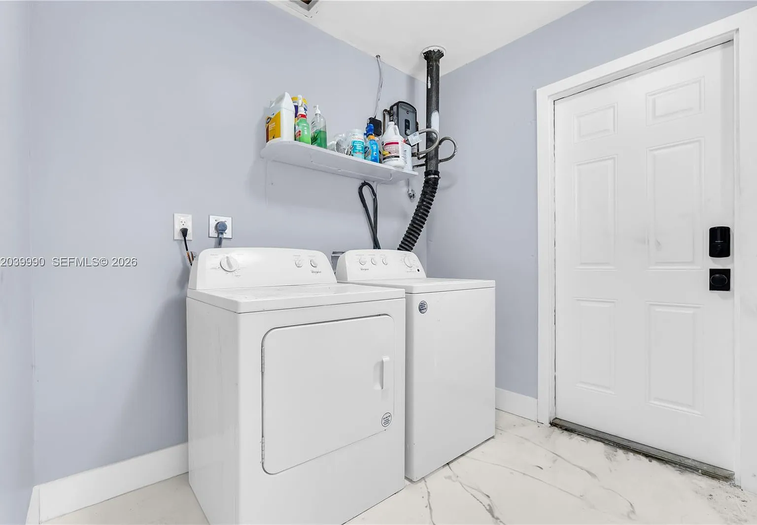 4 bed, 2.0 bath, $4,000 — Photo 2