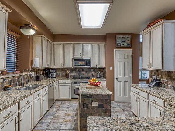 4th image of 4724 Maple Hill Dr