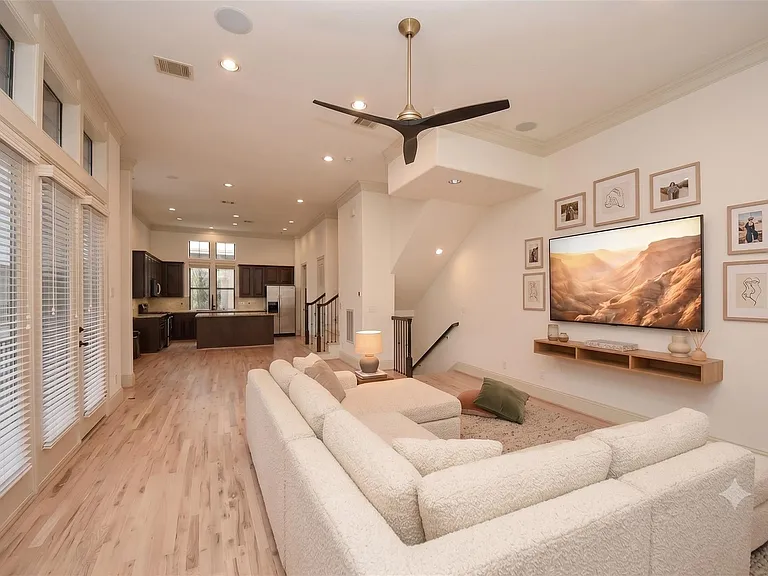 3229 Maxroy St — Photo 12