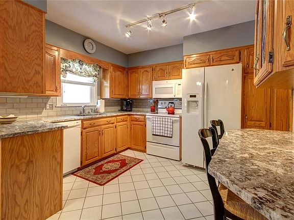 3rd image of 5605 Tarrytown Ln