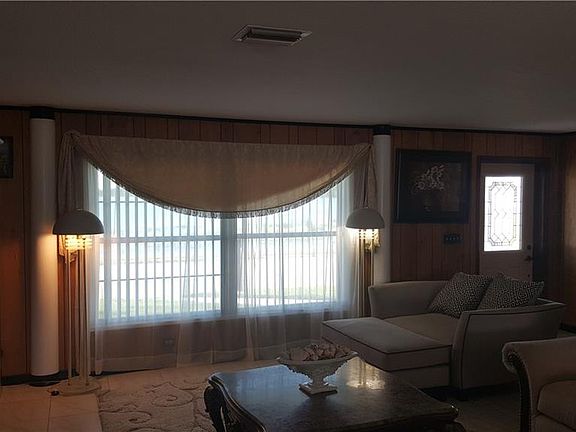 5th image of 923 E Dinner Lake Dr