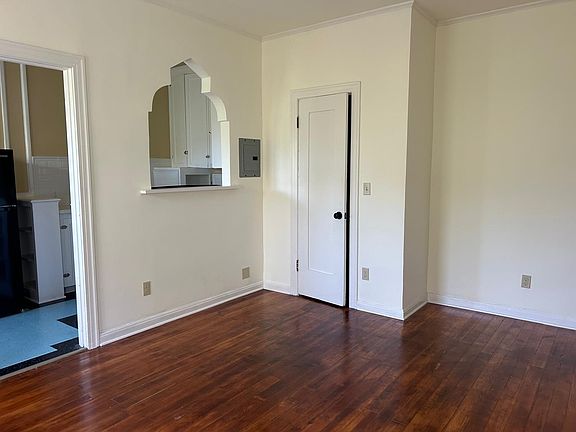 3rd image of 1129 N Hoover St APT 104
