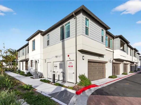 5000 Clementine Ln, Cypress, CA 90630