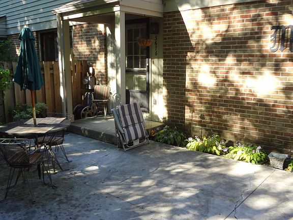 2nd image of 3676 Brentwood St