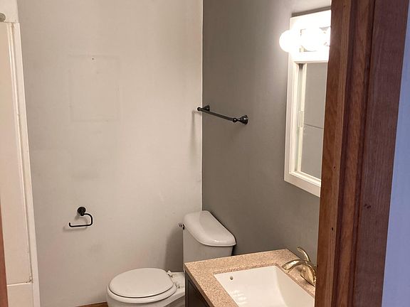 3rd image of 1621 N Winchester Ave #2