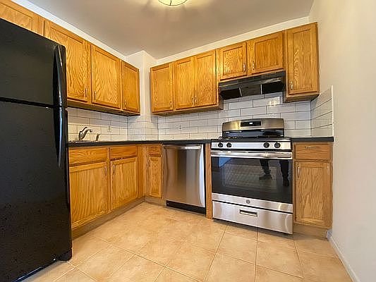 2nd image of 20-09 38th St #2A