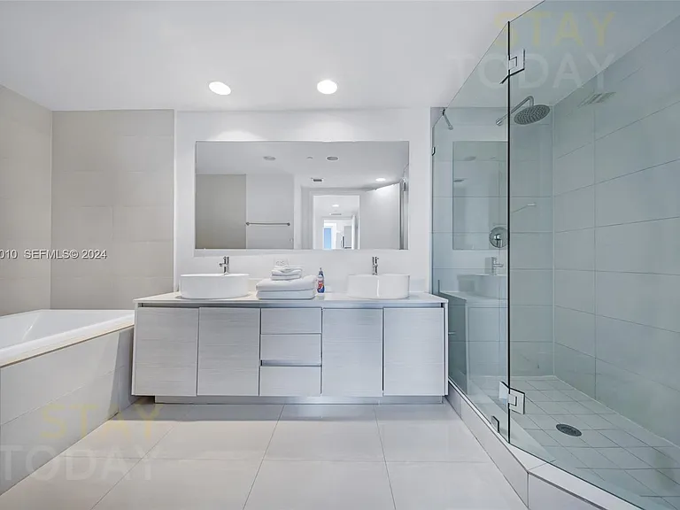 2600 E Hallandale Beach Blvd — Photo 7