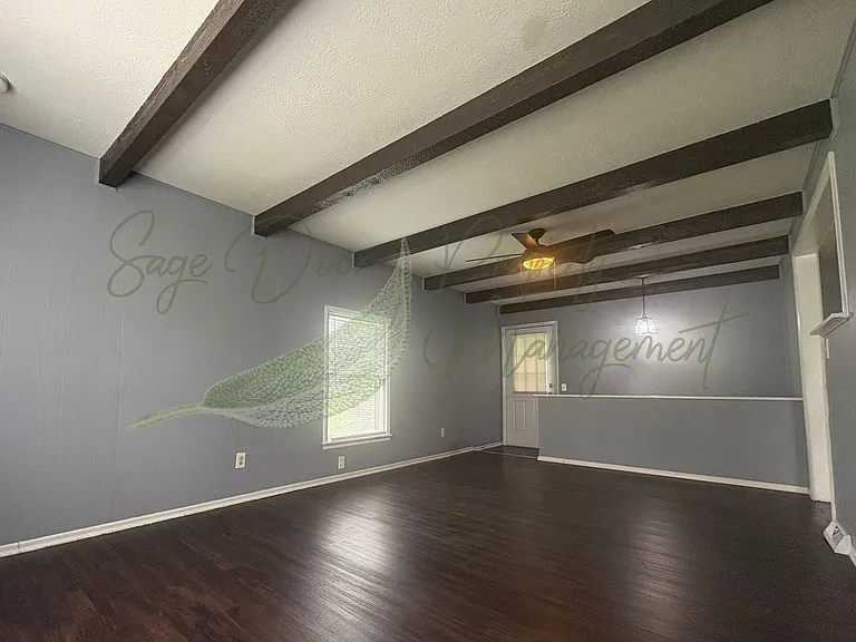 302 N Peck Dr — Photo 10