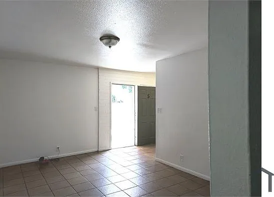 2 bed, $1,079 — Photo 2
