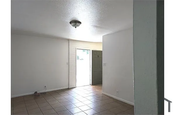 Building Photo - 2117 Sunrise Ave #3