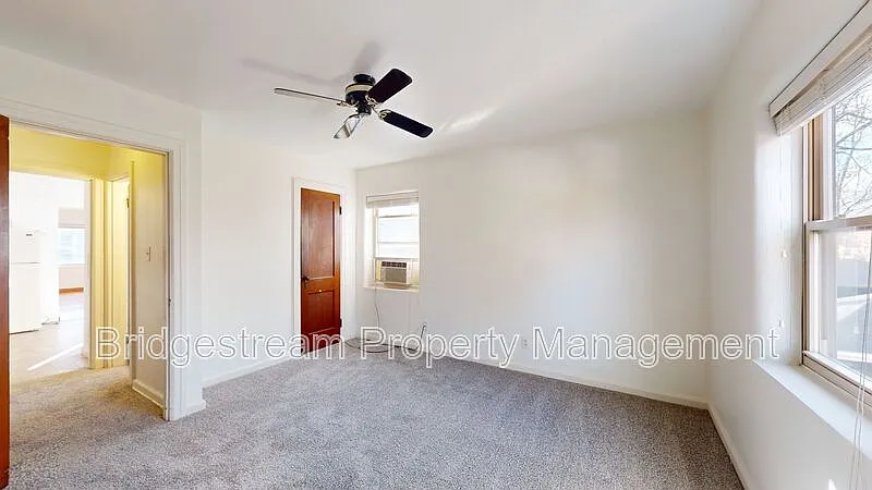 1 bed, 1.0 bath, $725 — Photo 4