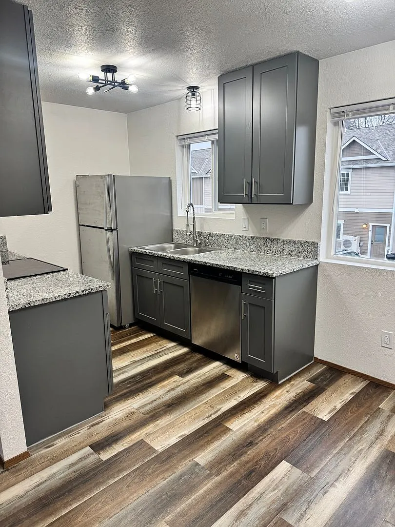 2109 N Walnut (LO) — Photo 2