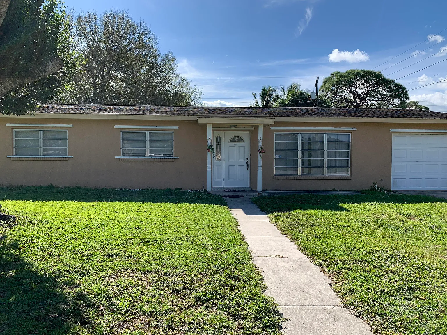 3 bed, 1.5 bath, 1344 sqft, $2,200 — Photo 1