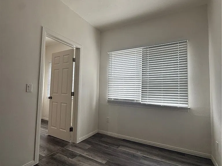 2001 Cedar Ave #13 — Photo 5