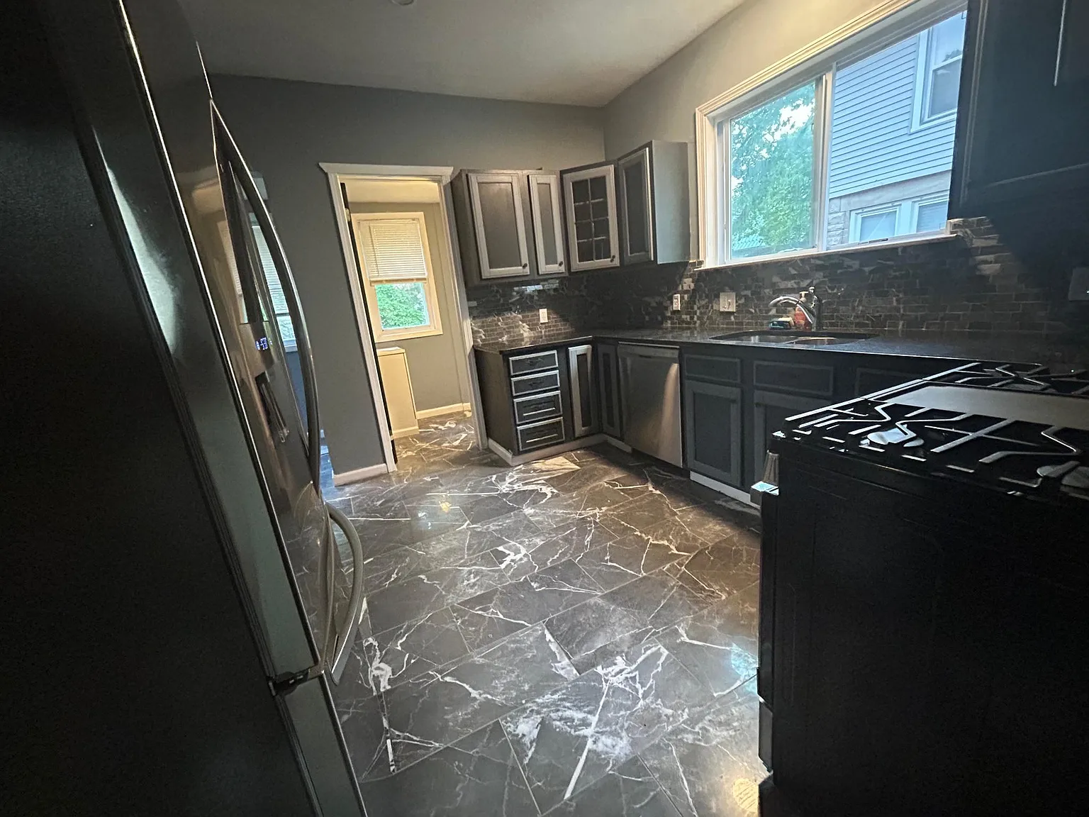 5 bed, 1540 sqft, $3,125 — Photo 2