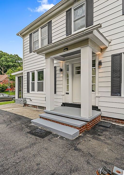 1st image of 1170 Oxford Pl