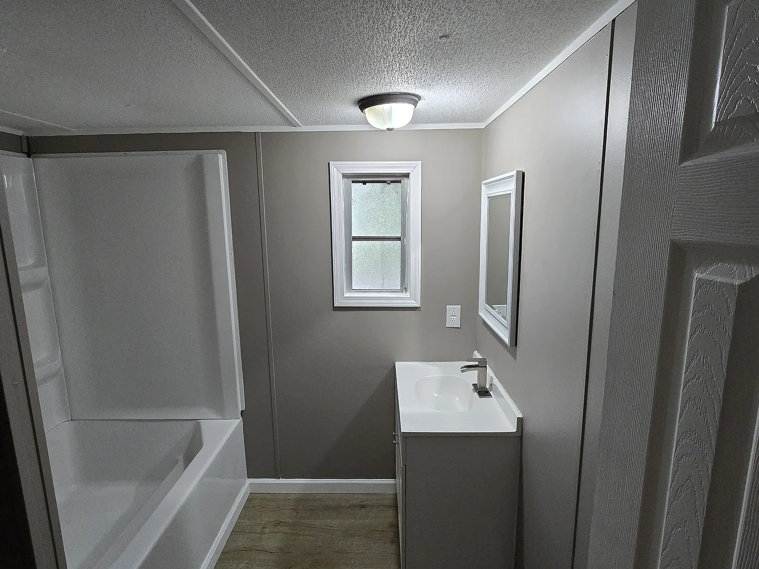 2 bed, $1,000 — Photo 3