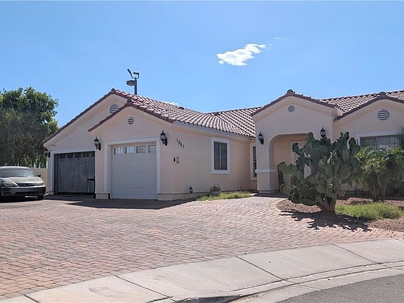 2nd image of 1061 Pikes Peak Ct