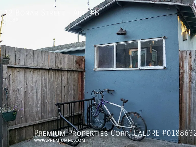 2112 Bonar St #B — Photo 14