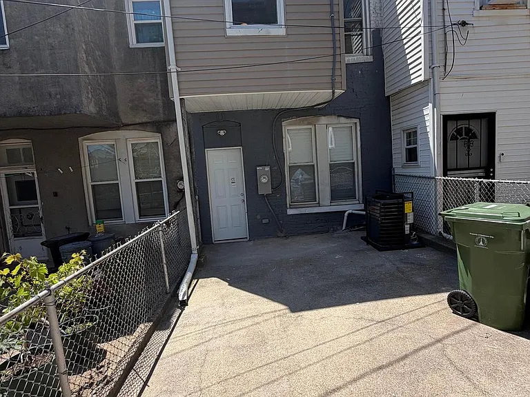 1904 E Lanvale St — Photo 11