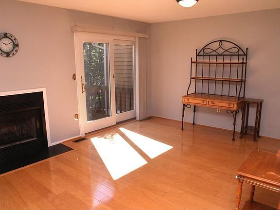 4th image of 271 De Rose Ct