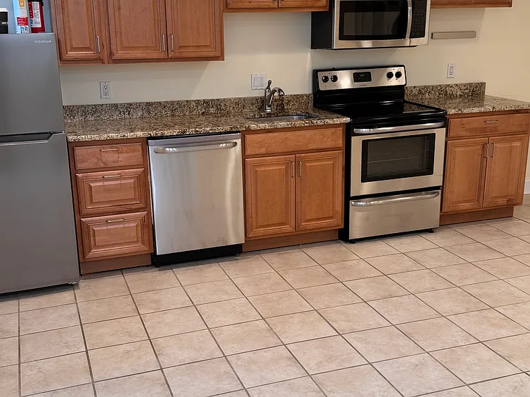 1112 Oates St NE #B — Photo 9