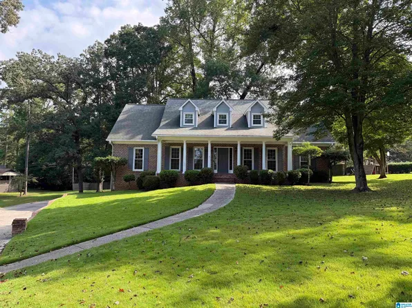 2516 Old Oak Cir, Vestavia, AL 35243