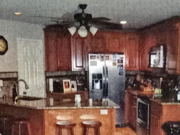 KITCHEN - GRANITE COUNTER SEATING, STAINLESS STEEL APPLIANCES & SPACIOUS PANTRY 2X5 FT