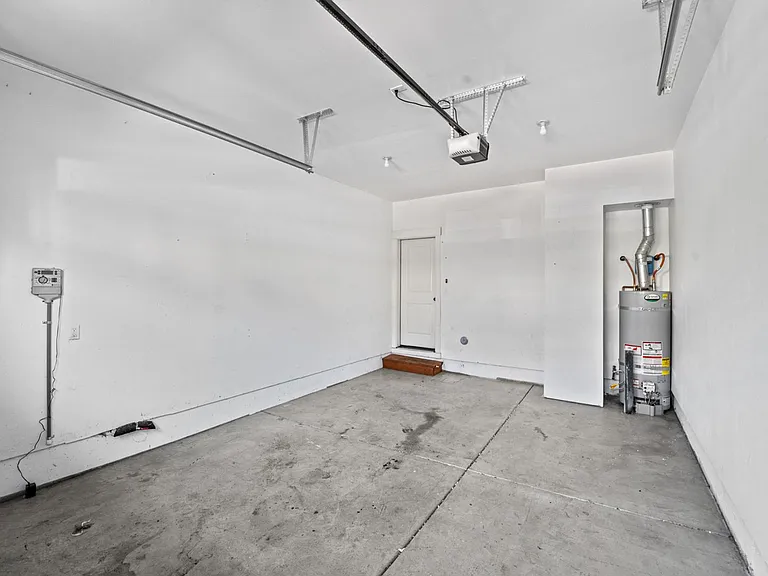 1064 SE Leonel Ln — Photo 40