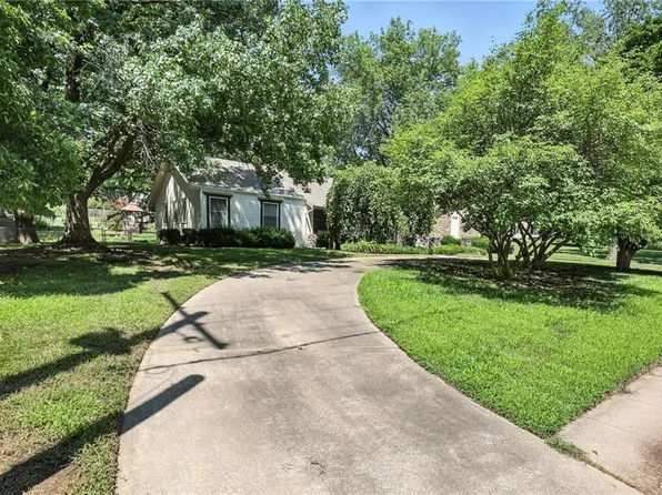 1316 Vilas St, Leavenworth, KS 66048