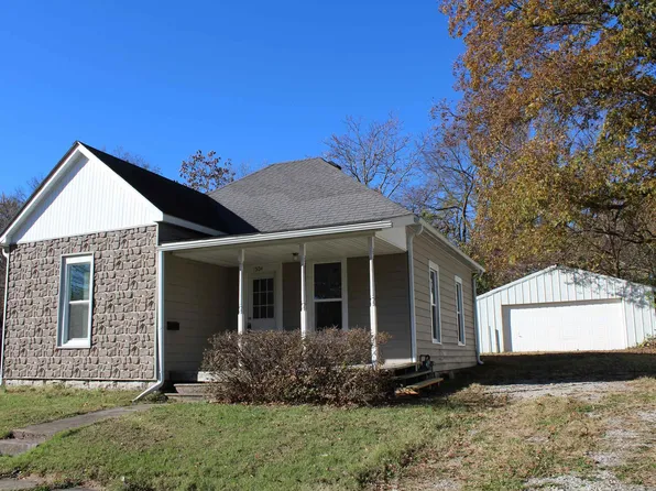 1504 S Quincy Ave, Sedalia, MO 65301