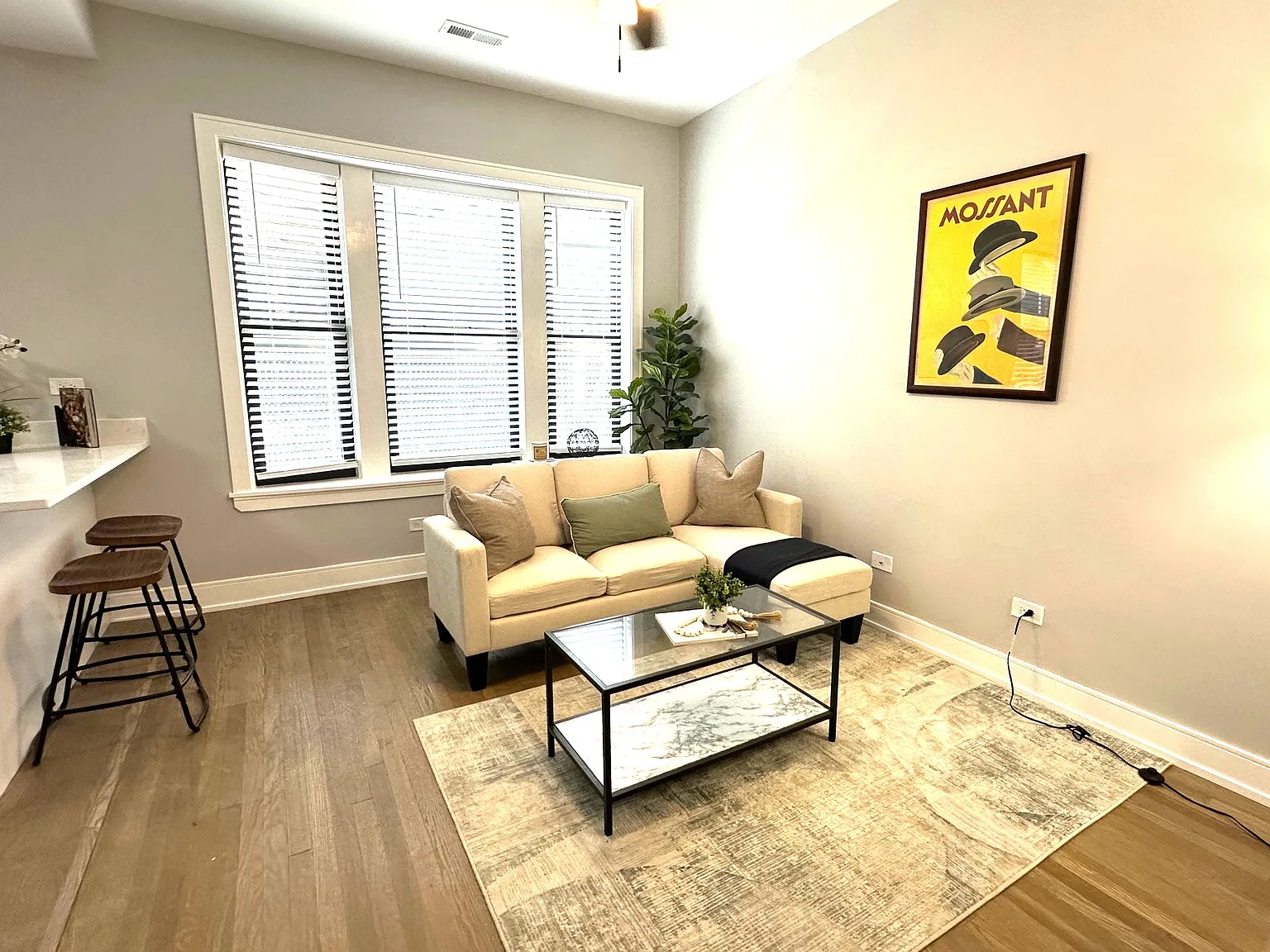 3836 N Wilton Ave — Photo 2