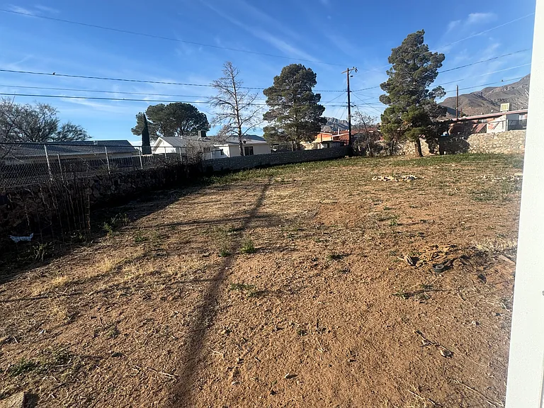 4912 Winthrop Dr — Photo 2