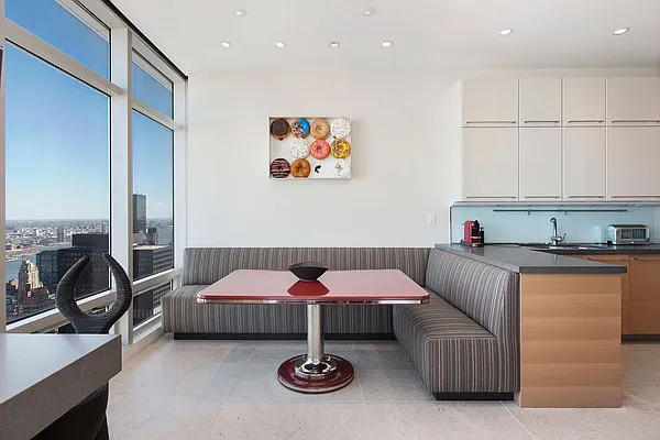 Sold by Avenue Real Estate | media 33