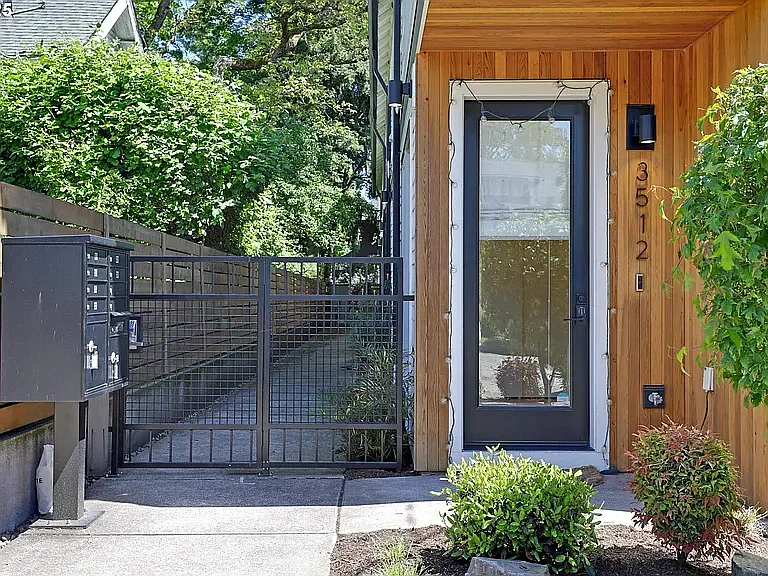 3512 N Haight Ave — Photo 17
