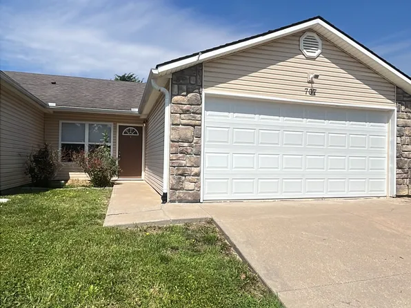 707 Elliott Ln, Knob Noster, MO 65336